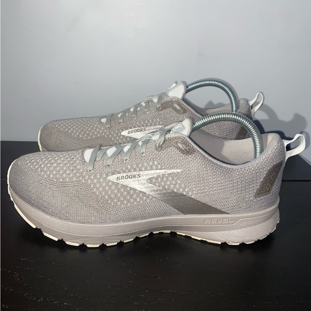 Brooks Revel 4 Running Shoes - White/Paloma/Silver - Wmns Sz 11